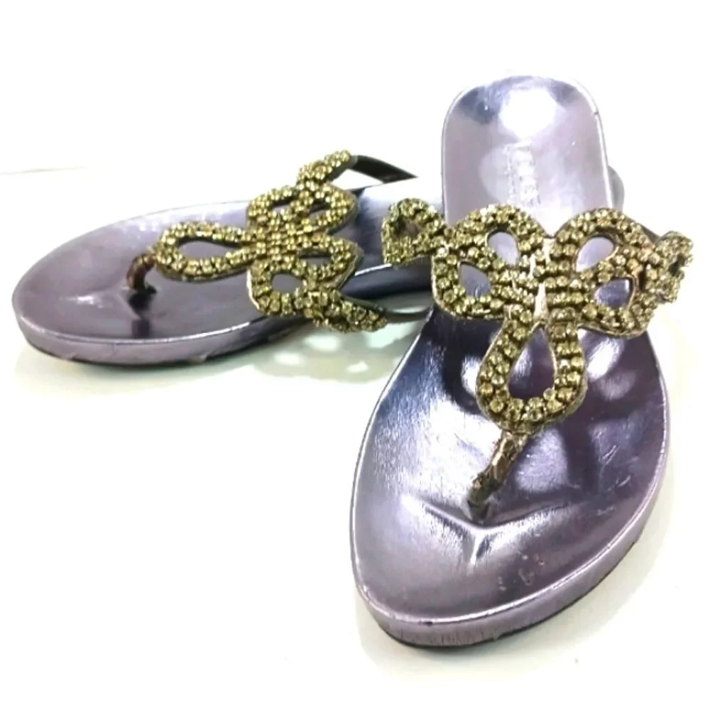 Mojo Moxy Dolce Metallic Silver Thong Sandals with Rhinstone Strap Womans 8.....